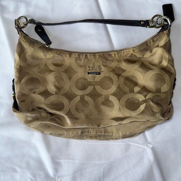 Tan genuine coach brand handbag. - Picture 1 of 7